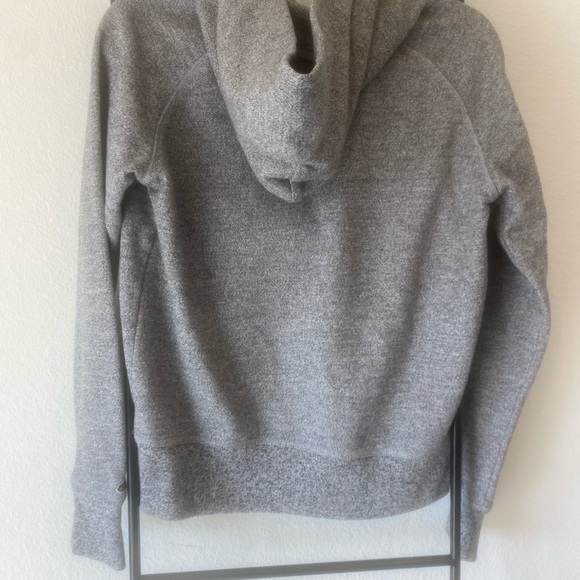 Heather Grey Roots hoodie w/ front pocket - Size M - Picture 9 of 14